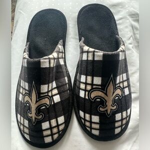 NWOT pair of New Orleans Saints slippers; men’s 9-10